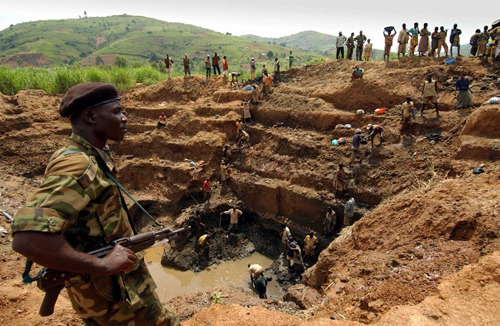 图二 :  冲突矿产，则是指由武装集团所控制，以武力控制员工和违反人权的手段来开采的矿物。（source:globalwitness.org）