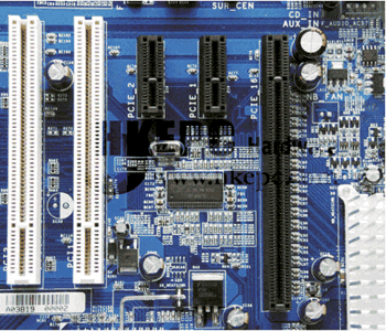 《图七 主板上的PCI Express扩充插槽》
