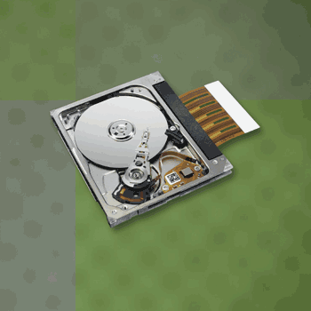 《圖四　MP3隨身聽可以選擇快閃記憶體（Flash Memory）或微型硬碟（Micro Drive），但PMP只能選擇微型硬碟，圖為Seagate的微型硬碟：ST-1。（圖片來源：Seagate.com）》