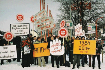 《圖七　抗議RFID侵犯隱私的德國民眾》