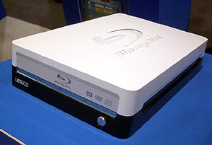 《圖七　建興（Lite-On）的Blu-ray光碟機：LX-2B1U，Blu-ray的藍光雷射光碟片與光碟機將用在資訊與消費性電子領域，包括個人電腦、錄放影機、電視遊樂器。（圖片來源：www.Blu-ray.com）》
