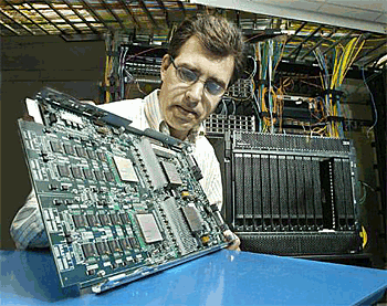《圖五  IBM運用CELL B.E處理器造出的QS20刀鋒伺服器（資料來源：IBM網站）》