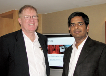 《圖十三　Solarflare市場行銷副總裁Bruce Tolley（左）、市場行銷總監Ajay Rane》