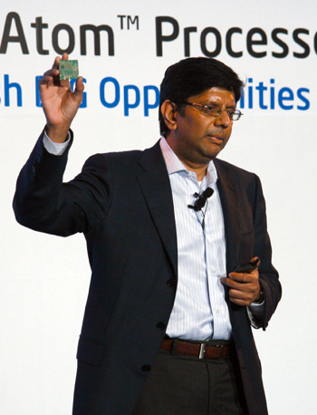 《图四 Intel资深副总裁暨微型移动装置事业群总经理Anand Chandrasekher宣示MID发展策略》