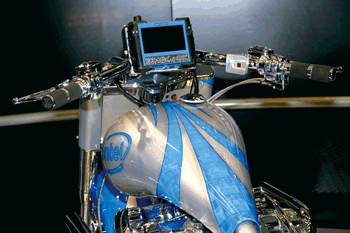 《圖二　台北IDF展會現場所展示具導航功能的摩托車》