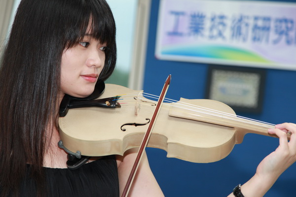 圖一 : 　3D列印小提琴現場演奏
