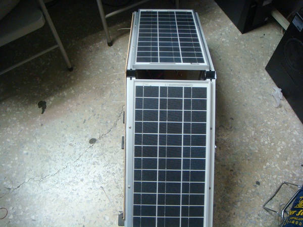 圖一 : 　太陽能板