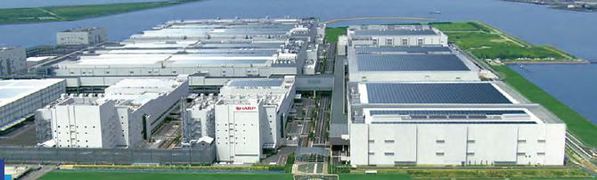 圖一 :  Sharp位於大阪的界工廠（Sakai factory），是該公司液晶面板與太陽能電池面板的生產基地，又稱為「夏普綠色前線界」（Sharp Green Front Sakai）
