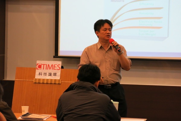 图三 : 茂宣企业FAE经理杨智光以市场上现有的解决方案说明了无霍尔感测、三相直流无刷马达的应用设计。