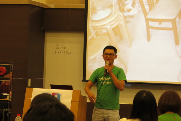 图三 : Openlab.Taipei社群成员郑鸿旗针对「3D Printing的Hackerspace与社群经营」议题进行深度探讨。