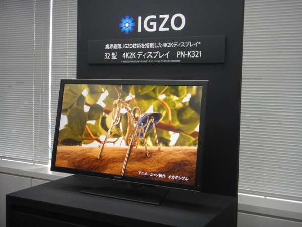 图五 : 夏普去年底展示了第一台32吋的4K IGZO显示器。