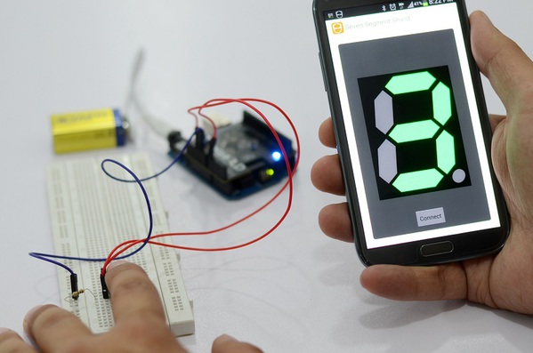 圖四 : 1Sheeld可以解決Arduino開發者添購擴充板的困擾。(圖/www.noa-labs.com)