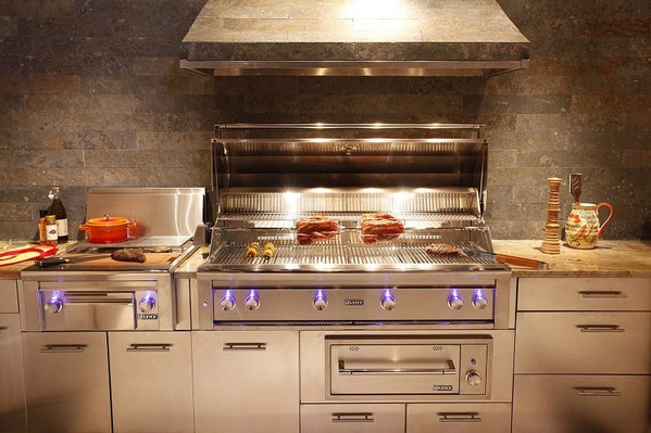 图四 : Lynx的智能型烤肉炉SmartGrill，可以针对不同食材进行温度调整，同时也有安全措施功能。（Source：www.lynxgrills.com）