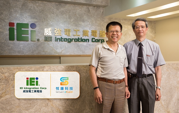 图一 : 威强电总经理江重良博士(左)与悦康科技陈俊荣执行长(右)