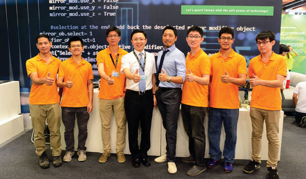 图五 :   优胜奈米总经理许景翔（左四）与公司团队