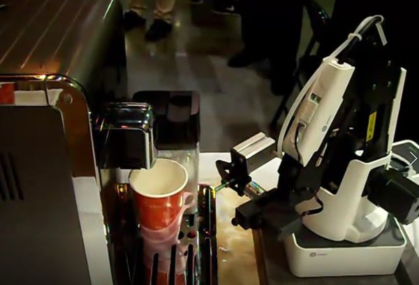 图4 : Dobot机器人泡咖啡