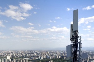 圖一 : 5G涉及大規模的基礎設施建置成本，不是單一家行動通訊業者能夠獨立負擔的，因此共同打造、分享網路資源是較為可行的辦法。
