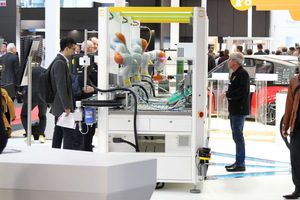 图一 : HAII4You生产单元：每个单元都包含一个轻型协作机器人。