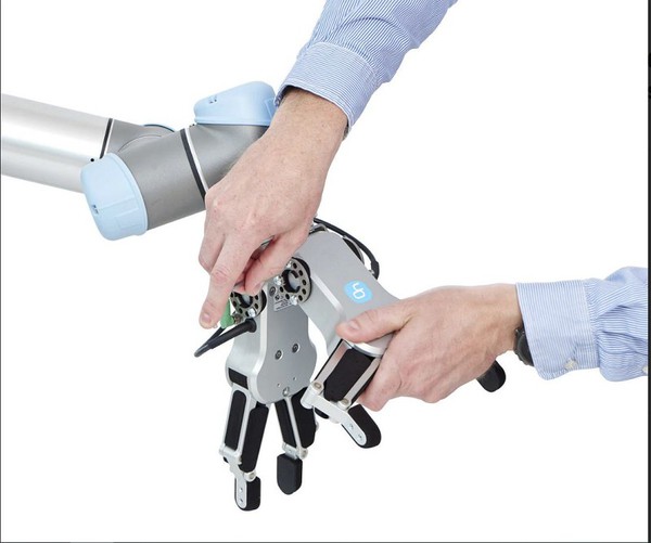 图2 : 新世代智慧型机器人的配件能满足智慧制造对创新、专业度与精准度的要求。 （source：OnRobot）