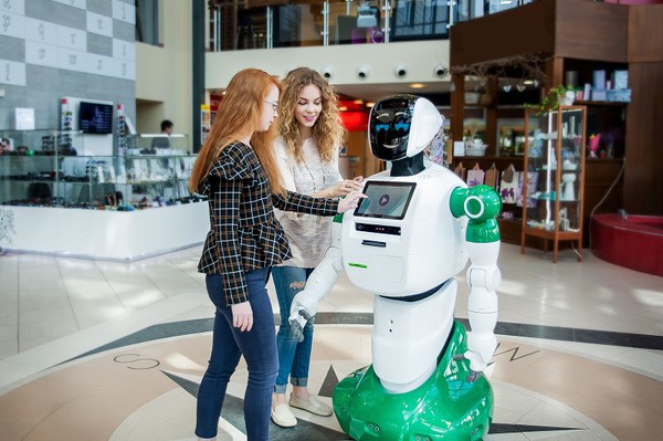 圖1 : 全球專業服務型機器人市場銷售成長，未來發展潛力雄厚，而要掌握此商機，3D感測與建圖定位將是兩大關鍵技術。（source：International Federation of Robotics）