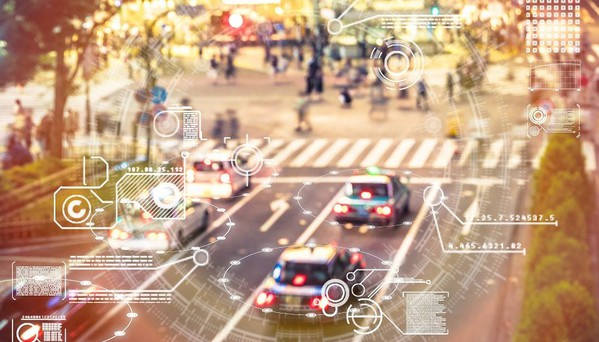 图一 : 从技术的角度来看，智慧交通是结合先进移动及固定基础设施的产物，想想自驾车和智慧交通号志灯。