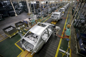 圖一 : 《2020年汽車產業趨勢與展望》報告，提出「電動化、新競爭者、資訊共享與科技」4大驅動因素，將可協助汽車業者在面對國際供應鏈及新科技衝擊時，得以靈活應變調整營運模式，以順應產業趨勢。