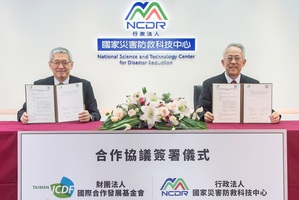 圖一 : 國合會項恬毅秘書長(左)及災防科技中心陳宏宇主任共同簽署合作協議