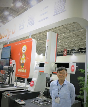 圖一 : 台灣三豐營業部協理曾迥勛表示，該公司積極部署量測自動化與機聯網方案，近兩年更拓展至半導體市場的業務，持續精進量測技術與設備開發。（攝影／吳雅婷）