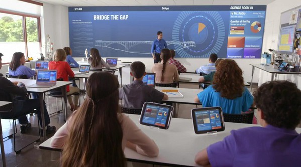 图二 : 各国政府在未来几年内，都将为各级教室配备合适的技术工具，这样的策略加速推动对互动式智慧电子白板的需求。（source：medium.com）