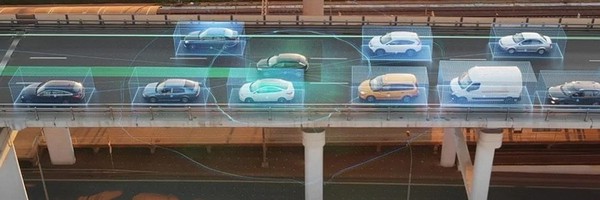图一 : 随着汽车在本质上变得更加电子化，更像在路上行动的电脑，安全的作用变得至关重要。 （source：NXP）