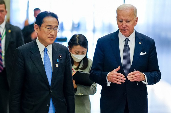 图一 : 美日CHIP 4联盟舞剑，意在台湾？韩国为难？图为美国总统拜登(右)与日本首相案田文雄(左)。（source：美国白宫）
