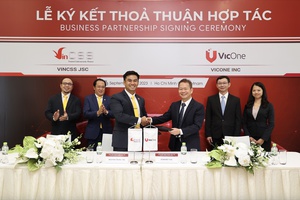 圖一 : VicOne與VinCSS簽署MOU來強化雙方在汽車網路安全防護上的合作。左一：VinCSS副執行長Philip Hung Cao，左二：VinCSS執行長暨創辦人Simon Trac Do。