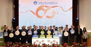 图一 : 金属中心60周年厌祝启动仪式大合照。