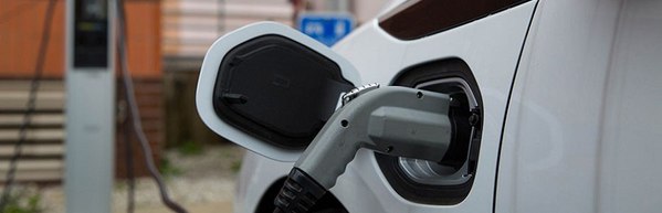 图二 : 根据能源研究所预计，至2025年，全球丢弃的电动车电池的数量将超过340万个。
