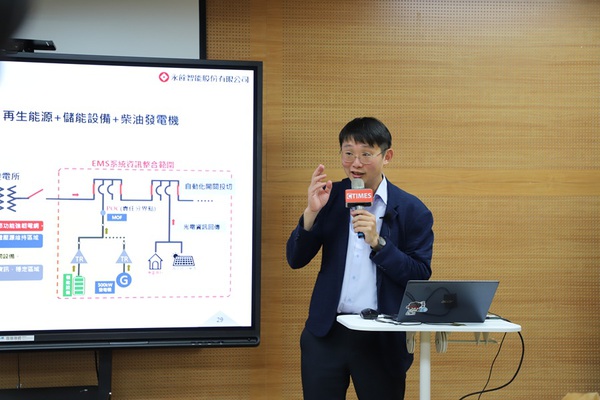 图一 : 永馀智能总经理陈贻评深入剖析储能技术与智慧微电网的产业现况、技术应用、系统整合等诸多挑战。（摄影／王岫晨）