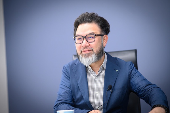 圖二 : 工具機公會理事長陳紳騰