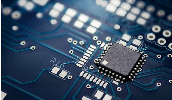 圖一 : RISC-V解決了專有架構的三大痛點:授權成本、研發自由度,以及地緣政治風險。