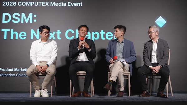 圖一 :   Synology NAS 事業群執行副總朱百一提到升級後的 DSM，專為 AI 及企業需求而生，賦予私有雲 AI 工作流程完整的治理架構