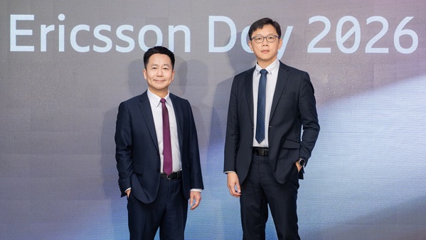 圖一 :   台灣愛立信總經理周大企（右）與台灣愛立信雲事業群協理魏逸國（左）