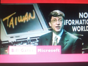 比爾蓋茲在廣告中現身說法。(HDC 翻攝)