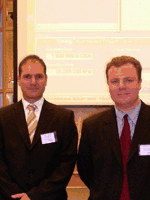 右太克訊號源行銷經理Faride Akretchm左為高階示波器行銷策略協理Brian Reich
