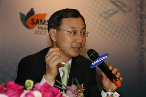 Samsung Electronics半導體總括社長黃昌圭正在說明營運策略。（Source：HDC）