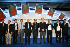 Intel高級主管和與會嘉賓共同見證高速晶片組系列的誕生。（Source：HDC）