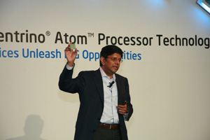 Intel微型移动装置事业群总经理Anand Chandrasekher正在介绍下一代Moorestown平台。（Source：HDC）
