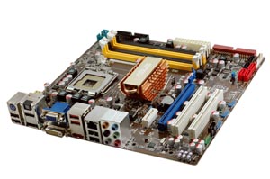 折半尺寸的全新GeForce 9系列mGPU提供5倍效能发挥平行处理器的惊人性能，超越绘图处理器效能。（来源：厂商）