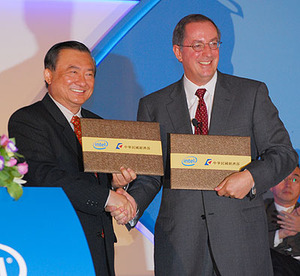 經濟部長尹啟銘與英特爾CEO歐德寧署行動開源軟體發展協議 BigPic:400x368