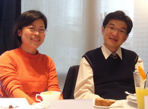 左为ARC大中华区业务总监邵芳雯，右为慧荣科技产品企划部协理段喜亭