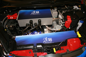 图为汉能电动车内部引擎制动及电池充电系统。 BigPic:350x233