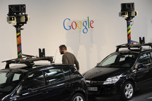 Google在德国汉诺威CeBIT展会上展示的Street View 摄录行动车。（Source：CeBIT）