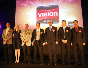 AMD高阶主管与合作伙伴携手展示AMD VISION与Fusion创新技术（左起：AMD计算机运算解决方案事业群终端产品部全球副总裁暨总经理Chris Cloran、AMD产品营销全球副总裁Lesli